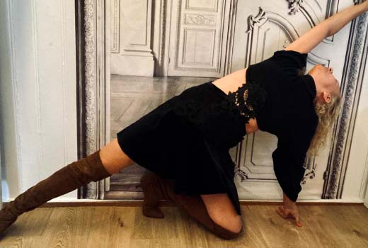 Unsere neue Escortdame Sanna aus Basel ist eine lebensfrohe und humorvolle Empathin, die mit beiden Beinen im Leben steht und gerne durch die Nacht tanzt...