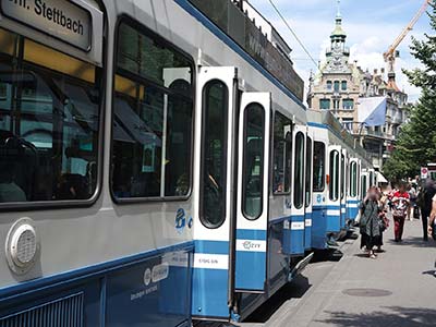 Mit einer Escort in der Züricher Bahnhofstrasse shoppen gehen - Grande Dame Begleit Escort Schweiz Mit einer Escort in der Züricher Bahnhofstrasse shoppen gehen - Grande Dame Begleit Escort Schweiz